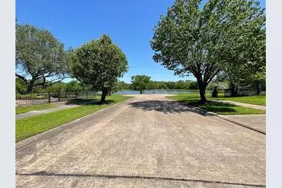 301 Winding Oak Lane S, League City, TX 77573 - Photo 39