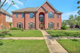 301 Winding Oak Ln S, League City, TX 77573 - Photo 1