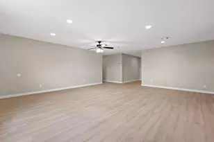 10202 Teneha Dr, Houston, TX 77033 - Photo 9