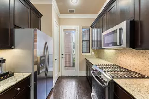 1049 W 22nd St, Houston, TX 77008 - Photo 11
