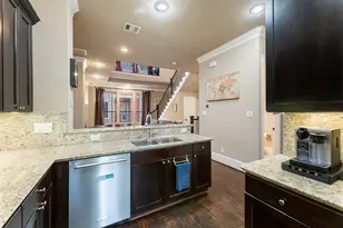 1049 W 22nd St, Houston, TX 77008 - Photo 13