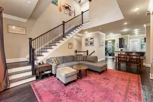 1049 W 22nd St, Houston, TX 77008 - Photo 1