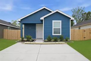 6021 Pineapple St, Houston, TX 77048 - Photo 1