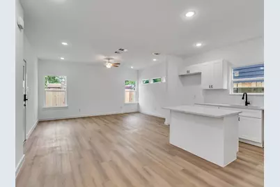 8102 Crestview Unit B, Houston, TX 77028 - Photo 9