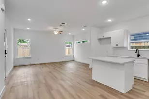 8102 Crestview Unit B, Houston, TX 77028 - Photo 9