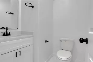 8102 Crestview Unit B, Houston, TX 77028 - Photo 23