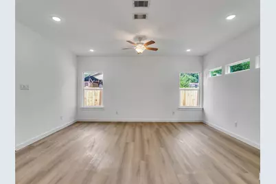 8102 Crestview Unit B, Houston, TX 77028 - Photo 19