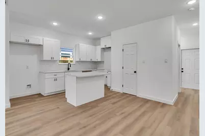 8102 Crestview Unit B, Houston, TX 77028 - Photo 7