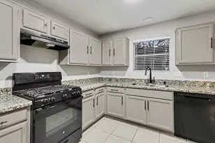 2450 Blackridge Rd, Houston, TX 77067 - Photo 9