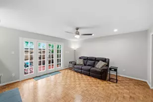 10152 Longmont Dr, Houston, TX 77042 - Photo 21