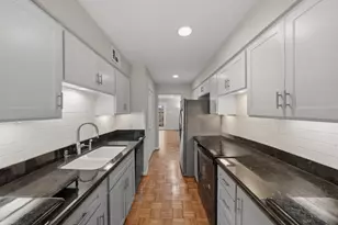 10152 Longmont Dr, Houston, TX 77042 - Photo 7