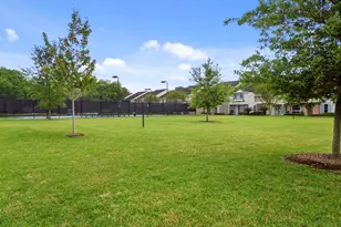 10152 Longmont Dr, Houston, TX 77042 - Photo 35