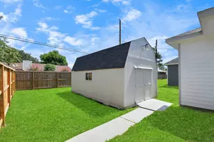 10917 San Jacinto Dr, La Porte, TX 77571 - Photo 11