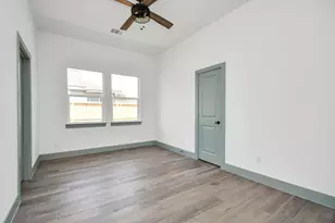 10917 San Jacinto Dr, La Porte, TX 77571 - Photo 9