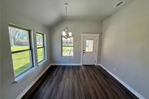 1035 S Anderson St, Angleton, TX 77515 - Photo 9