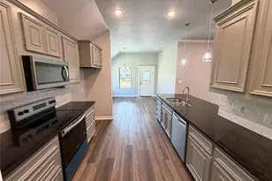 1035 S Anderson St, Angleton, TX 77515 - Photo 13