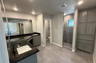 1035 S Anderson St, Angleton, TX 77515 - Photo 23