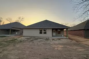 1035 S Anderson St, Angleton, TX 77515 - Photo 7