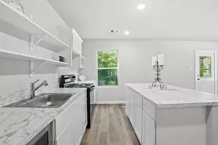 154 Lakeview Dr E, Livingston, TX 77351 - Photo 5