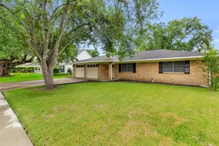 416 E Myrtle St, Angleton, TX 77515 - Photo 3