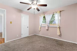 416 E Myrtle St, Angleton, TX 77515 - Photo 17