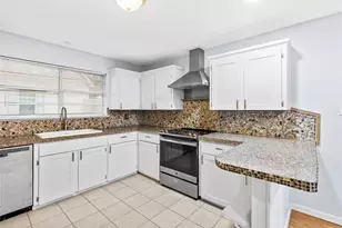 416 E Myrtle St, Angleton, TX 77515 - Photo 11