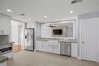 86 Sugarberry Circle, Houston, TX 77024 - Photo 11