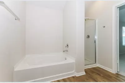 8204 Sunberry Shadow Drive, Houston, TX 77016 - Photo 15