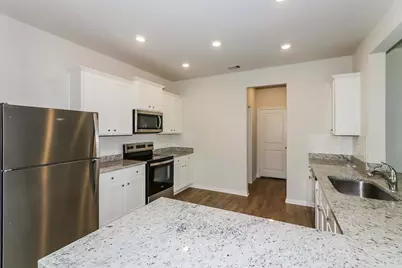 8204 Sunberry Shadow Drive, Houston, TX 77016 - Photo 7