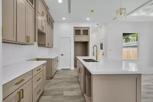 805 Lewis St, Clute, TX 77531 - Photo 9