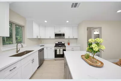 10521 Chesterfield Drive, Houston, TX 77051 - Photo 15