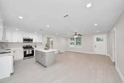 10521 Chesterfield Drive, Houston, TX 77051 - Photo 13