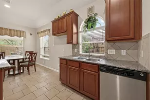 13719 Saxony Dr, Sugar Land, TX 77498 - Photo 15