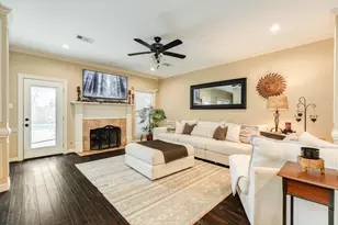 102 Silver Lace St, Lake Jackson, TX 77566 - Photo 3