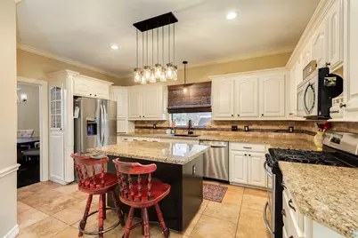 102 Silver Lace Street, Lake Jackson, TX 77566 - Photo 5