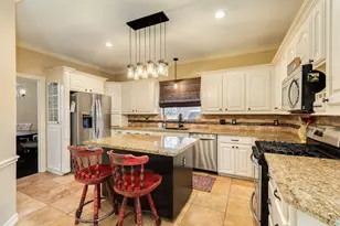 102 Silver Lace St, Lake Jackson, TX 77566 - Photo 5