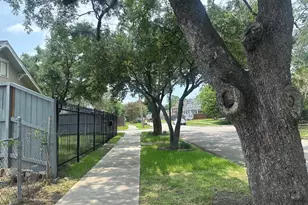 4706 Woodside St, Houston, TX 77023 - Photo 3
