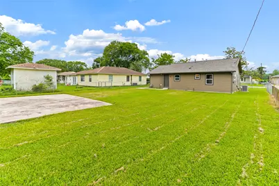 1108 Nottingham Drive, Angleton, TX 77515 - Photo 21