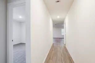 8213 Linda Vista Rd, Houston, TX 77028 - Photo 17