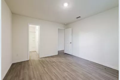 8213 Linda Vista Road, Houston, TX 77028 - Photo 9