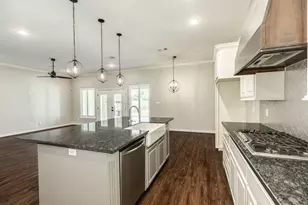 232 Creekside Ln, Lake Jackson, TX 77566 - Photo 11
