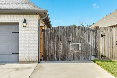 232 Creekside Lane, Lake Jackson, TX 77566 - Photo 35