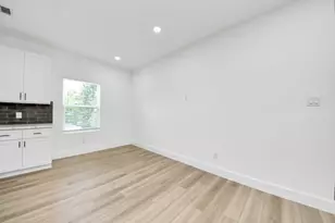 801 E 32nd 1/2 St, Houston, TX 77022 - Photo 17