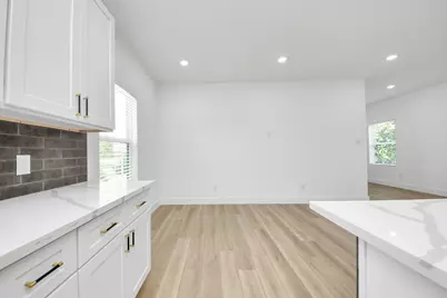 801 E 32nd 1/2 Street #B, Houston, TX 77022 - Photo 13