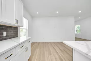 801 E 32nd 1/2 St, Houston, TX 77022 - Photo 13