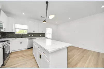801 E 32nd 1/2 Street #B, Houston, TX 77022 - Photo 15