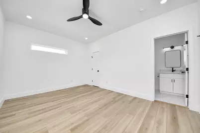 801 E 32nd 1/2 Street #B, Houston, TX 77022 - Photo 25