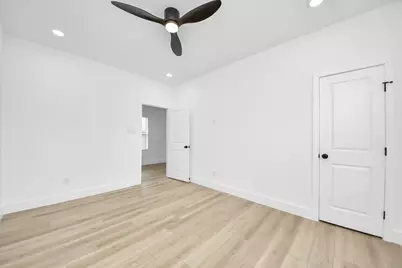 801 E 32nd 1/2 Street #B, Houston, TX 77022 - Photo 7