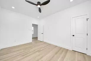 801 E 32nd 1/2 St, Houston, TX 77022 - Photo 7