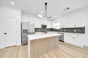 801 E 32nd 1/2 St, Houston, TX 77022 - Photo 23